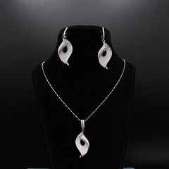 The Silver Twirl Necklace Set
