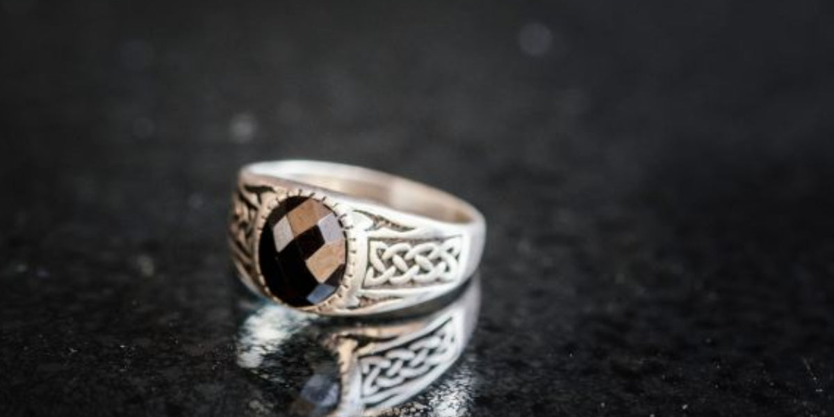 What are the Benefits of Wearing a Silver Ring?