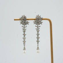 The Floral Lace Drop Earrings