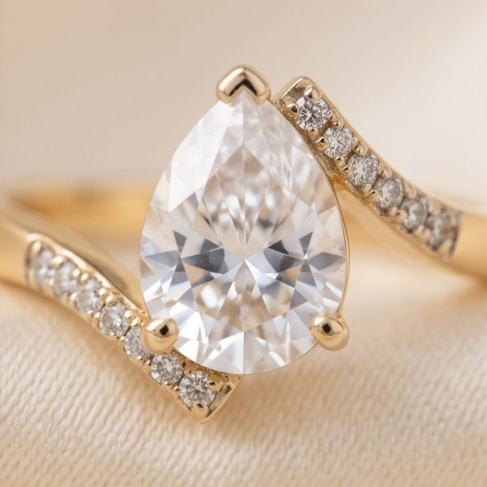 Aura Teardrop Gold Ring