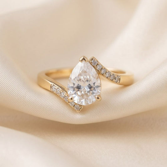 Aura Teardrop Gold Ring