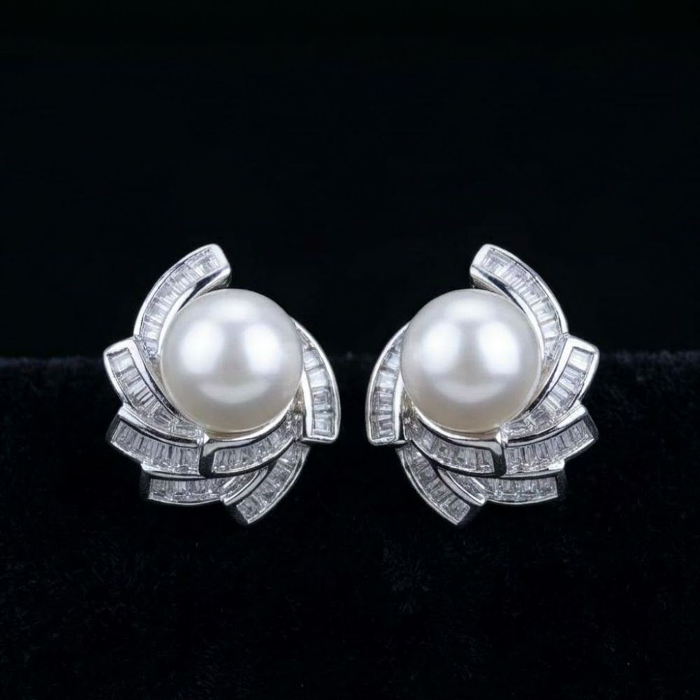 Aura Pearl Swirl Studs